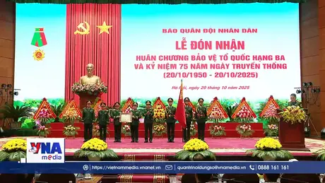 Báo Quân đội nhân dân đón nhận Huân chương Bảo vệ Tổ quốc hạng Ba