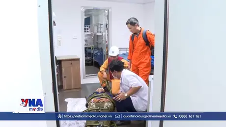 Cấp cứu kịp thời ngư dân bị tai nạn lao động nguy kịch trên biển