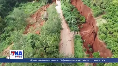 Gia Lai di dời nhiều hộ dân do sạt lở đường nghiêm trọng