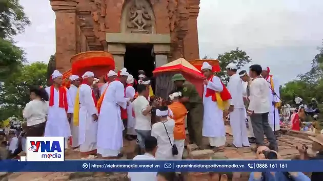 Hàng ngàn người dân, du khách nô nức dự Lễ hội Katê 2025