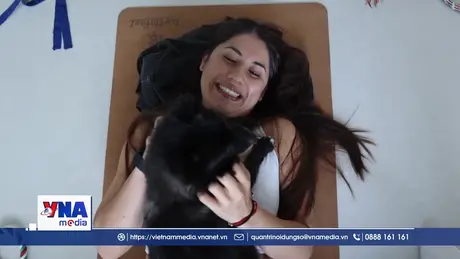 “Puppy Yoga” – Khi sức khỏe gắn liền với tình yêu thú cưng