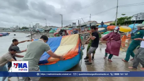 Quảng Ngãi giúp người dân vùng biển ứng phó bão số 12