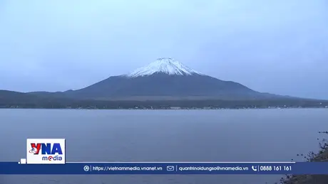 Núi Phú Sĩ “đón” tuyết đầu mùa muộn 21 ngày