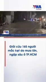 Giải cứu 165 người mắc kẹt do mưa lớn, ngập sâu ở TP.HCM