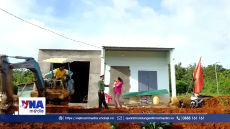 Công an Lâm Đồng làm nhà cho người dân vùng biên Quảng Trực