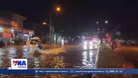 Triều cường dâng cao gây ngập nhiều nơi tại Vĩnh Long