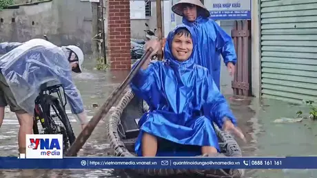 Mưa lớn gây ngập lụt ở một số tuyến đường ở Huế