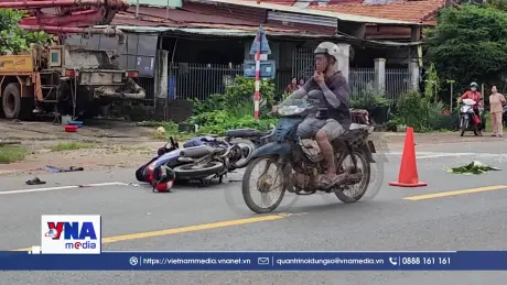 Tông vào xe máy qua đường, 2 người tử vong