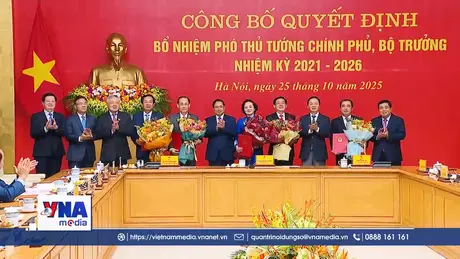 Trao Quyết định bổ nhiệm 2 Phó Thủ tướng và 3 Bộ trưởng