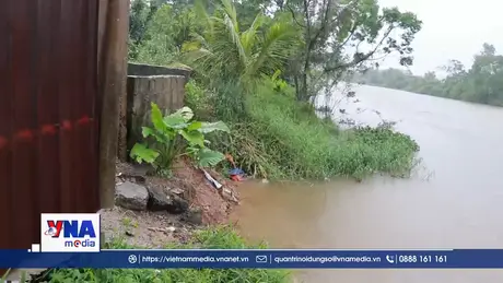 Người dân sống bất an bên bờ sông Vĩnh Định