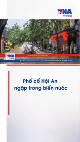 Phố cổ Hội An ngập trong biển nước