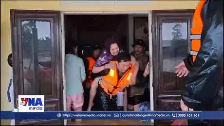 Lực lượng vũ trang Huế hỗ trợ di dời dân
