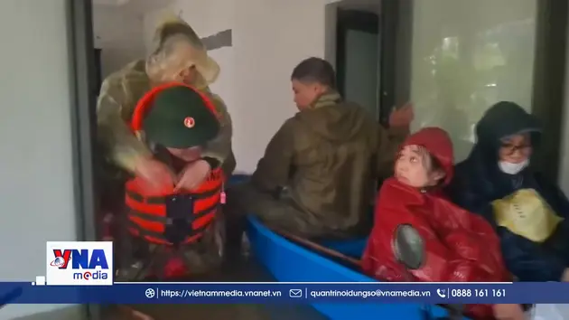 Huế di dời hàng nghìn người tránh ngập lụt nghiêm trọng