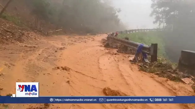 Huế: Sạt lở nghiêm trọng trên nhiều tuyến đường giao thông miền núi