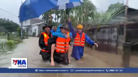 Lực lượng vũ trang thành phố Đà Nẵng giúp dân ứng phó mưa lũ