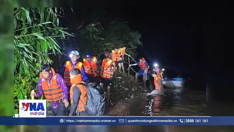 Giải cứu thành công 6 người dân mắc kẹt 2 ngày do lũ
