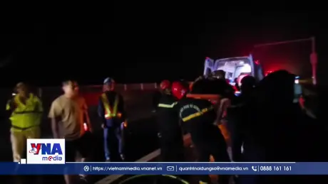 Đà Nẵng giải cứu 5 người mắc kẹt trong xe khách gặp nạn