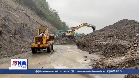 Đèo Lò Xo tiếp tục sạt lở nhiều đoạn, nguy cơ chia cắt