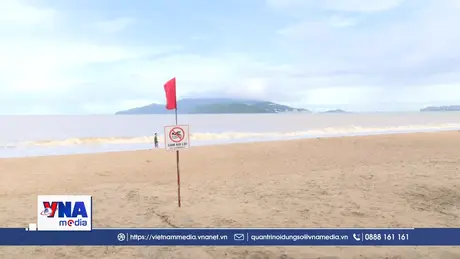Khánh Hòa cảnh báo du khách không tắm biển trong điều kiện thời tiết xấu