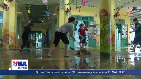 Quảng Ngãi khẩn trương dọn vệ sinh sau lũ