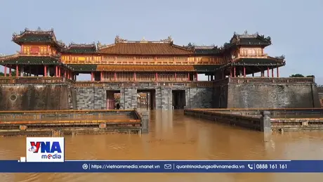 Đại Nội Huế ngập sâu trong nước lũ