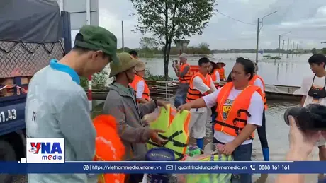 Đồng bào cả nước hướng về vùng ngập miền trung