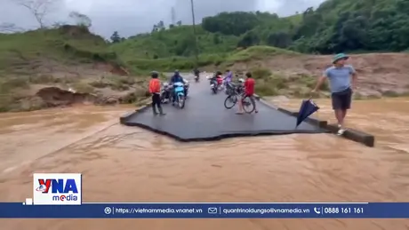 Nhiều tuyến đường giao thông ở Quảng Trị bị sạt lở, ngập lụt