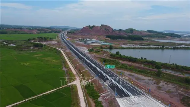 Hạ tầng kết nối - lực đẩy mới cho vị thế trung tâm du lịch phía Bắc của Hạ Long