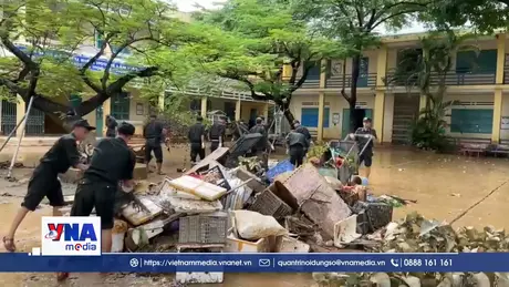 Đà Nẵng khẩn trương dọn dẹp trường học sau lũ