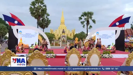 Tưng bừng Lễ hội Thatluang tại Lào