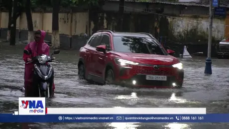 Nhiều tuyến đường trung tâm Quảng Ngãi ngập sâu