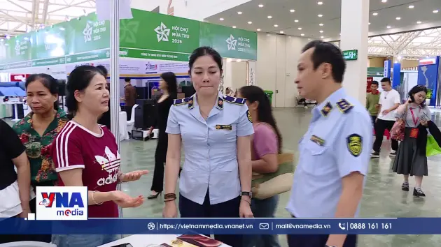 Kiểm tra xuất xứ hàng hóa và vệ sinh anh toàn thực phẩm xuyên suốt tại Hội chợ Mùa Thu 2025