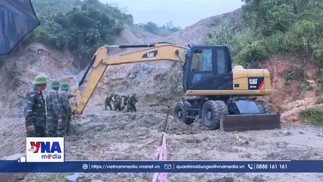 Bộ đội mở lối vào 5 thôn đang cô lập ở Quảng Ngãi