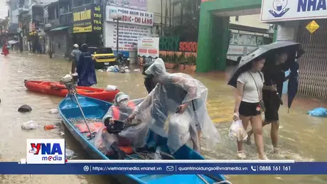 Công an vượt lũ dữ, đưa sản phụ đến bệnh viện kịp thời