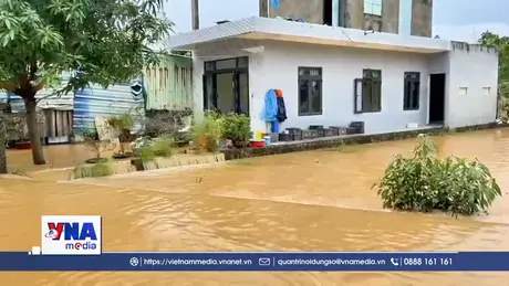 Nhiều vùng ở Đà Nẵng vẫn chìm trong biển nước