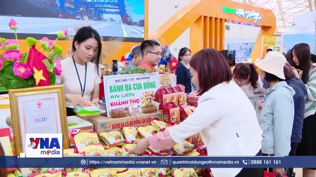 Đặc sản vùng miền cháy hàng tại Hội chợ Mùa Thu