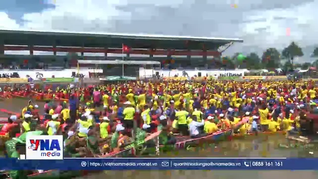 Lễ hội Oóc Om Bóc - Đua ghe Ngo thu hút đông đảo du khách 