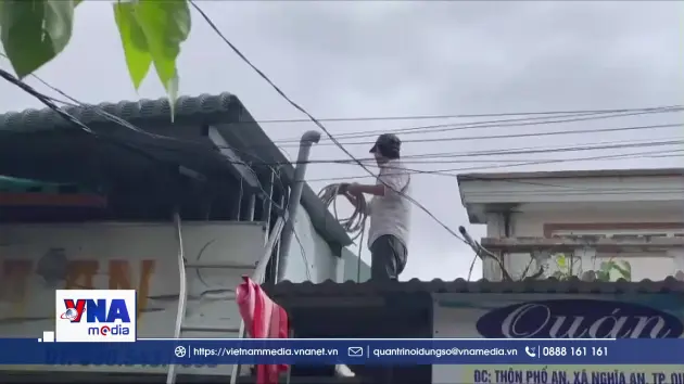 Quảng Ngãi khẩn trương chằng chống nhà cửa ứng phó bão số 13