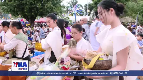 Lào tôn vinh lòng từ bi với nghi lễ Xaybath
