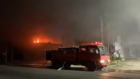 Nỗ lực dập tắt vụ cháy xưởng may ở Tứ Kỳ, Hải Dương