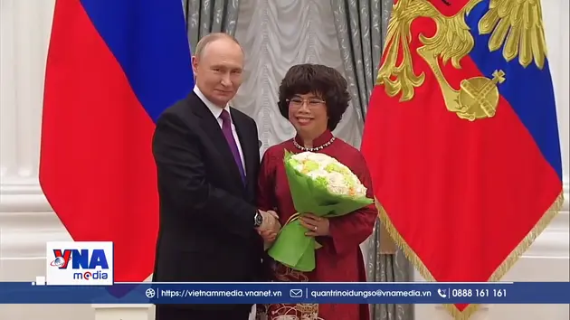 Tổng thống Nga trực tiếp trao Huân chương Hữu nghị cho Anh hùng Lao động Việt Nam
