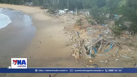 Triều cường, sóng lớn gây hư hại nhiều tài sản của người dân