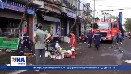 Công an Gia Lai hỗ trợ khắc phục hậu quả bão số 13