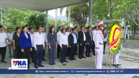 Tưởng niệm các Anh hùng liệt sĩ tại Tuyên Quang