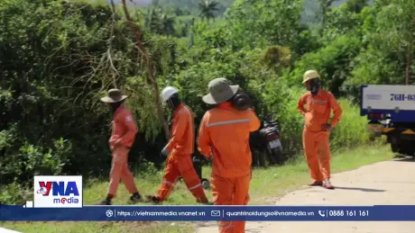 EVNCPC xuyên ngày đêm nỗ lực khắc phục sự cố điện sau bão số 13