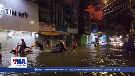 Triều cường gây ngập sâu nhiều khu vực ở Vĩnh Long