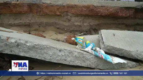 Người dân sống thấp thỏm trước nạn sạt lở bờ biển