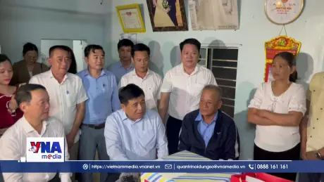 Động viên đồng bào ở Huế khắc phục hậu quả thiên tai