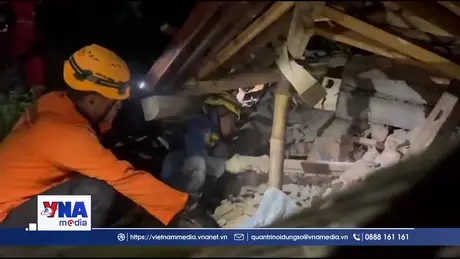 Cứu hộ tích cực tìm kiếm người mất tích do lở đất ở Indonesia