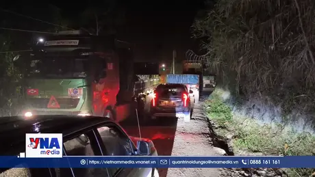 Quốc lộ 14D đi cửa khẩu quốc tế Nam Giang tắc nghẽn nghiêm trọng